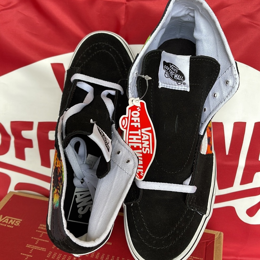 Vans Sk8-Hi Tapered
Paradoxical Black/Multi
VNOA5JMKBML
Men’s Platforms - Picture 13 of 16